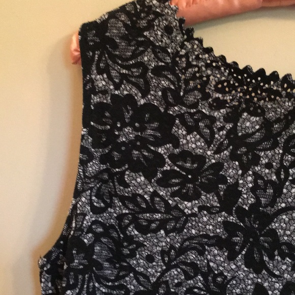 Pretty black lace sleeveless top, size XL - Picture 10 of 16